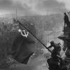 26-KHALDEI-yevgeny-raising-flag-over-the-reichstag